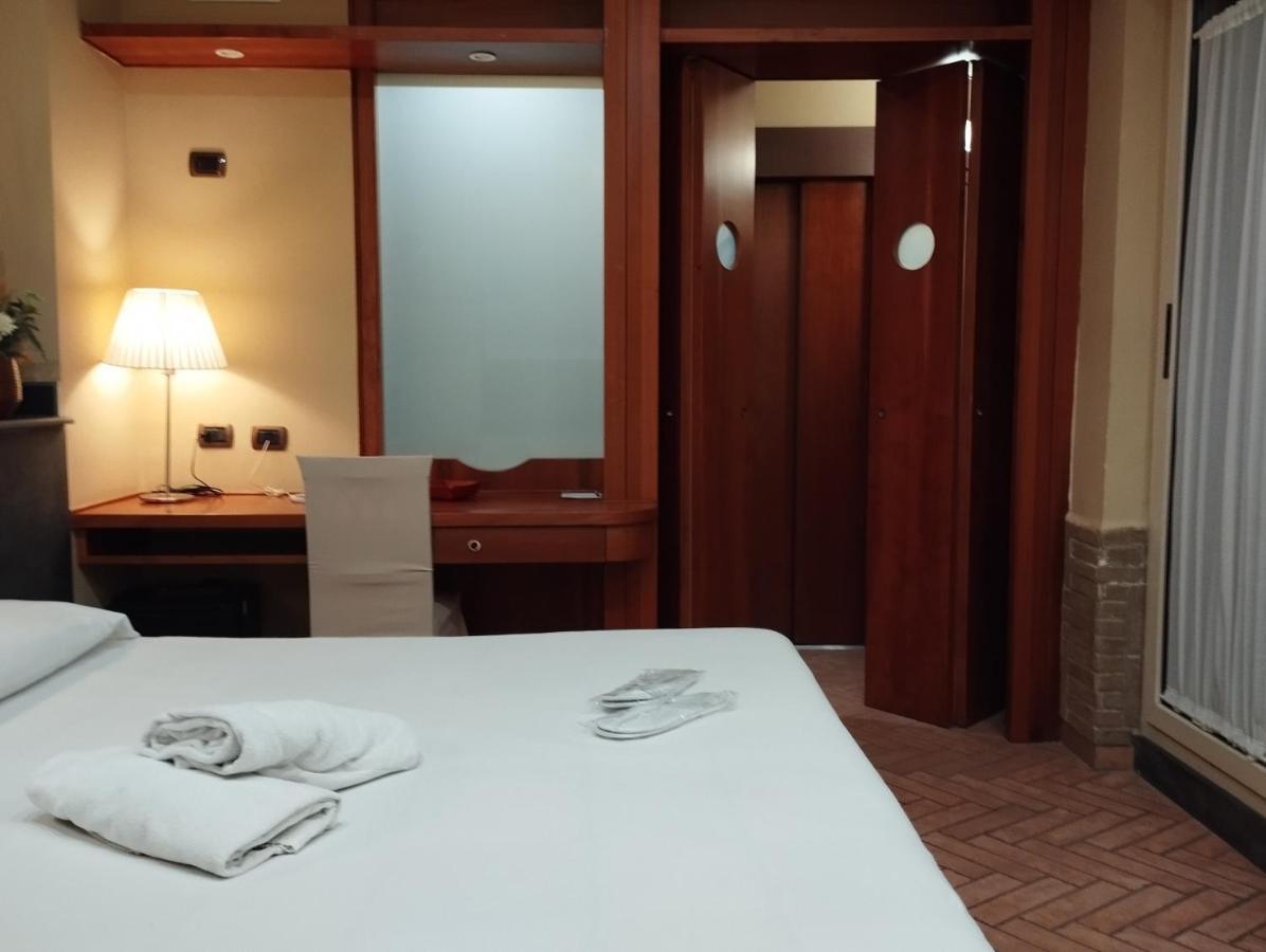 Hotel Suite Ares Naples Exterior photo